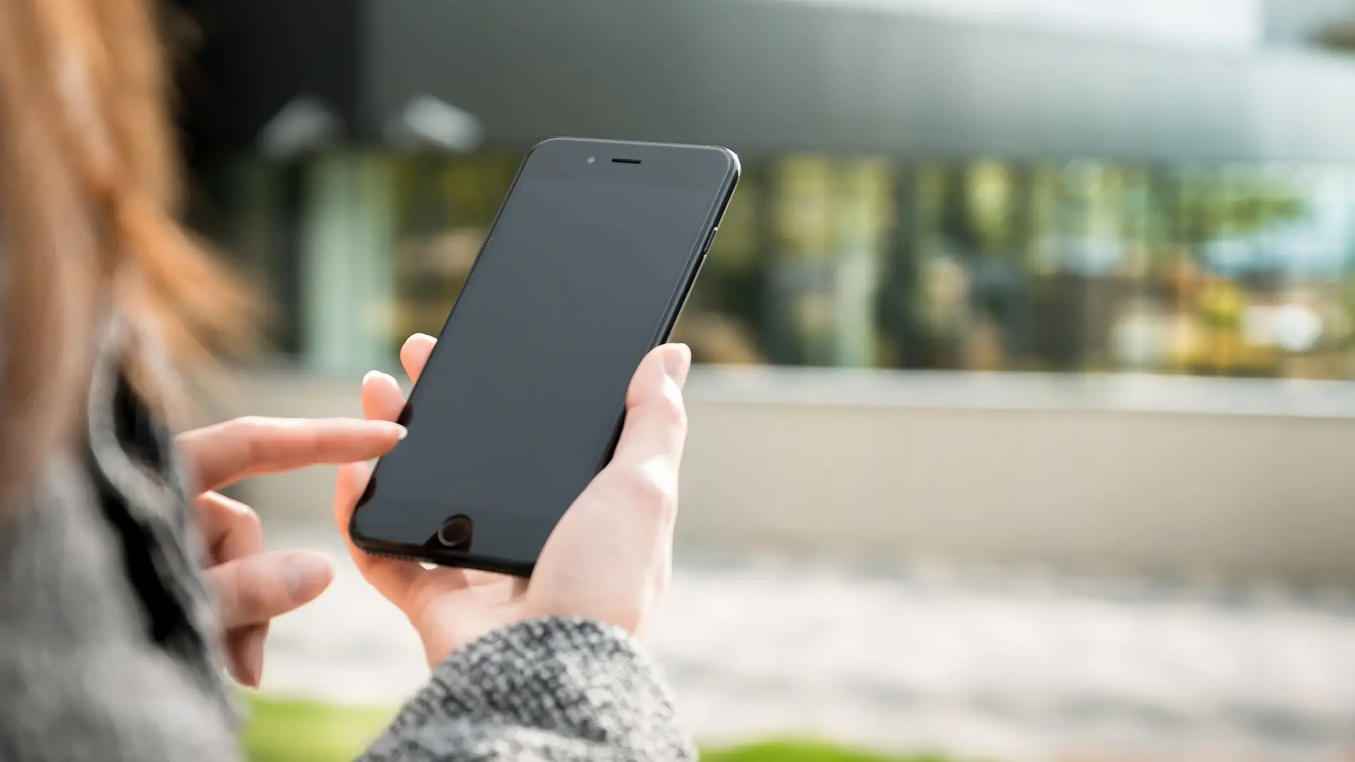Cómo espiar a alguien a través de la cámara de su teléfono en 2024
